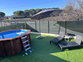 T3 avec piscine privée et aire de jeux au milieu des vignes